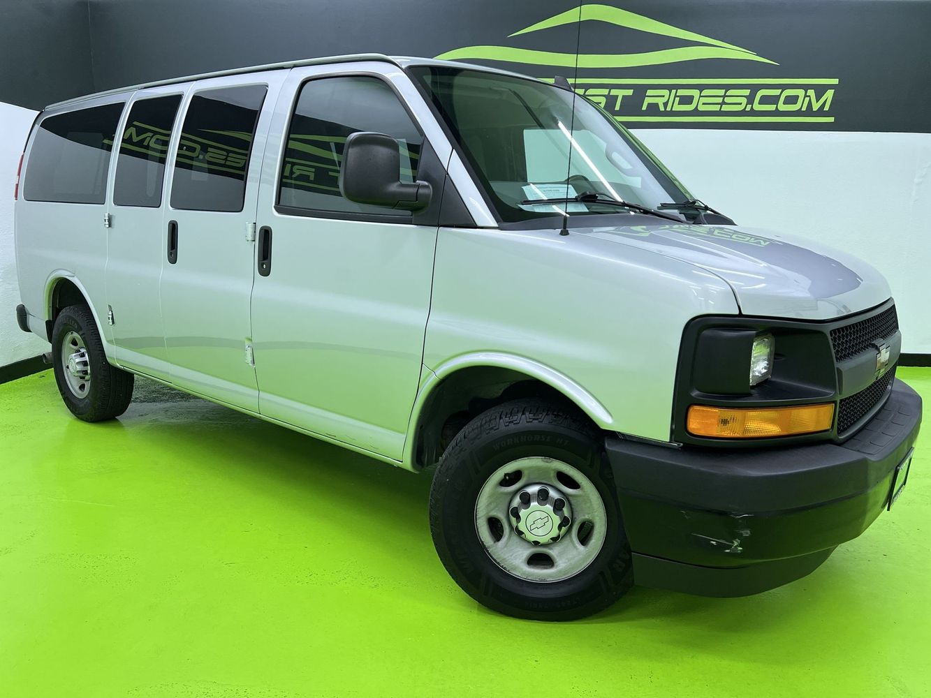 2017 Chevrolet Express 2500 LS's photo