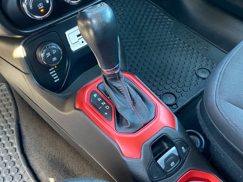 2017 Jeep Renegade Trailhawk photo 15