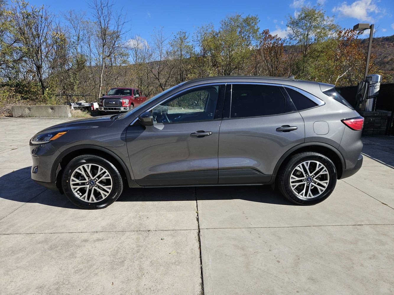 2021 Ford Escape SEL Hybrid photo 4