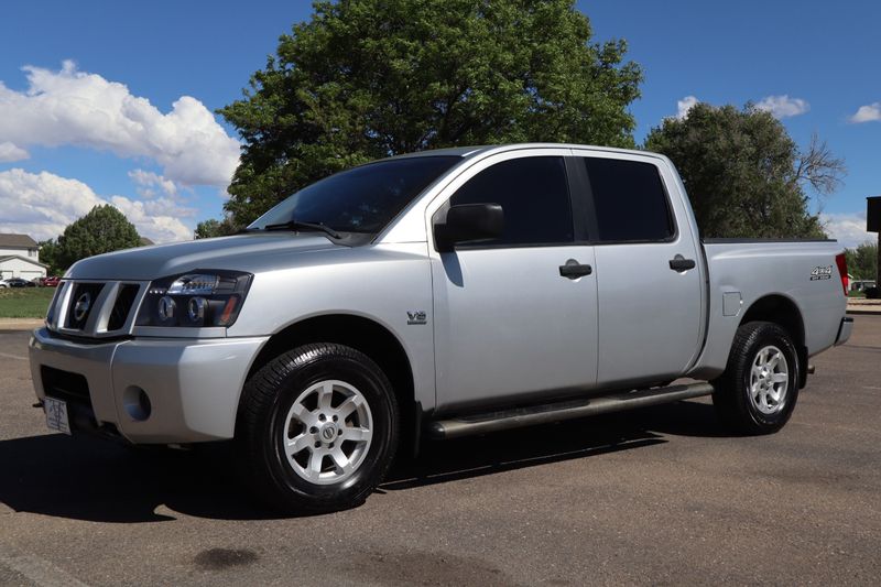 2004 Nissan Titan Photos