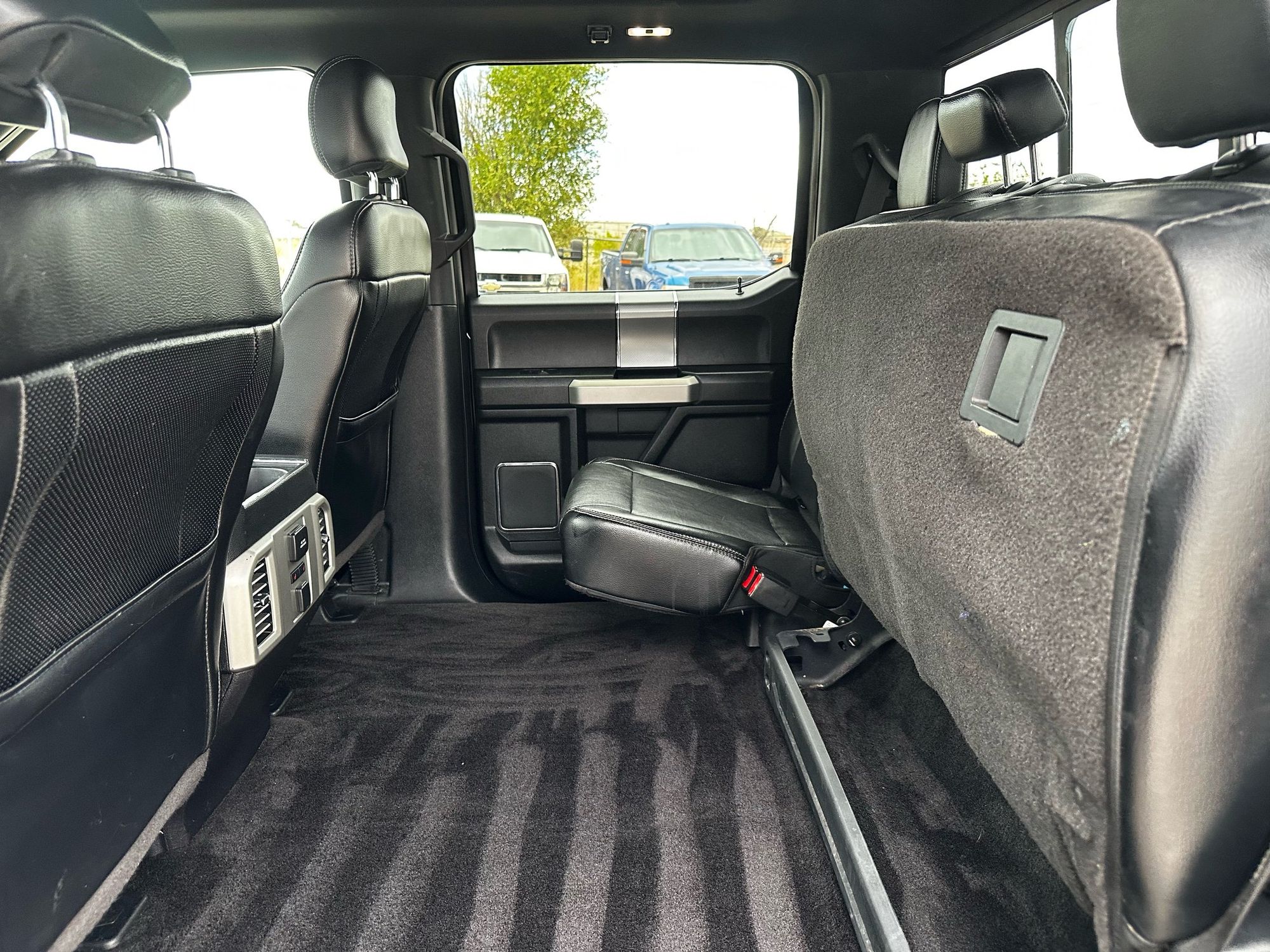2016 Ford F-150 Lariat photo 30