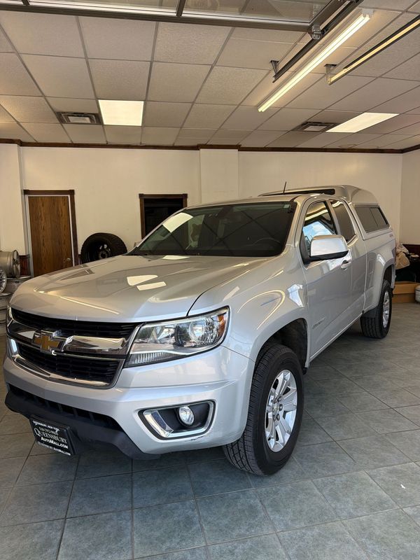 Silver 2018 Chevrolet Colorado Pickup Truck Four-Wheel Drive 6-Speed Automatic