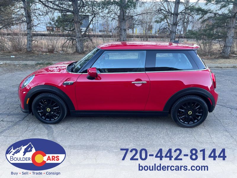 2023 MINI Hardtop 2 Door SE's photo