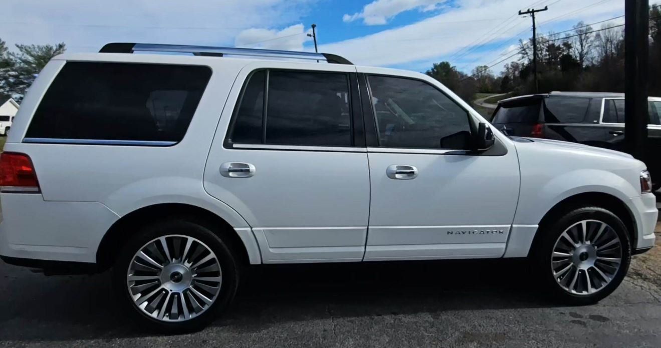 2016 Lincoln Navigator Reserve photo 8