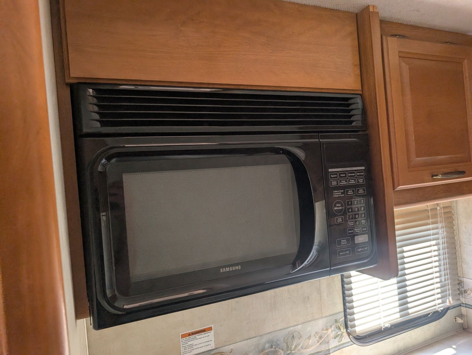 2004 Ford E-Series Chassis 89