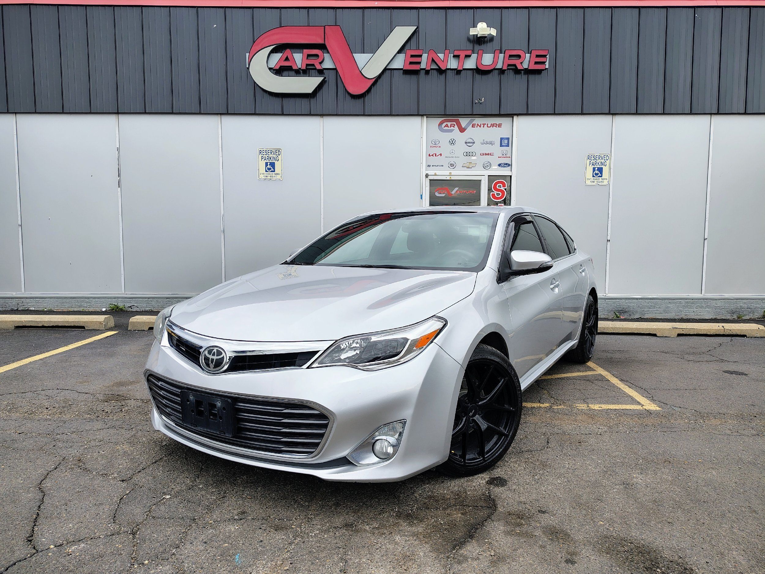 2013 Toyota Avalon XLE's photo
