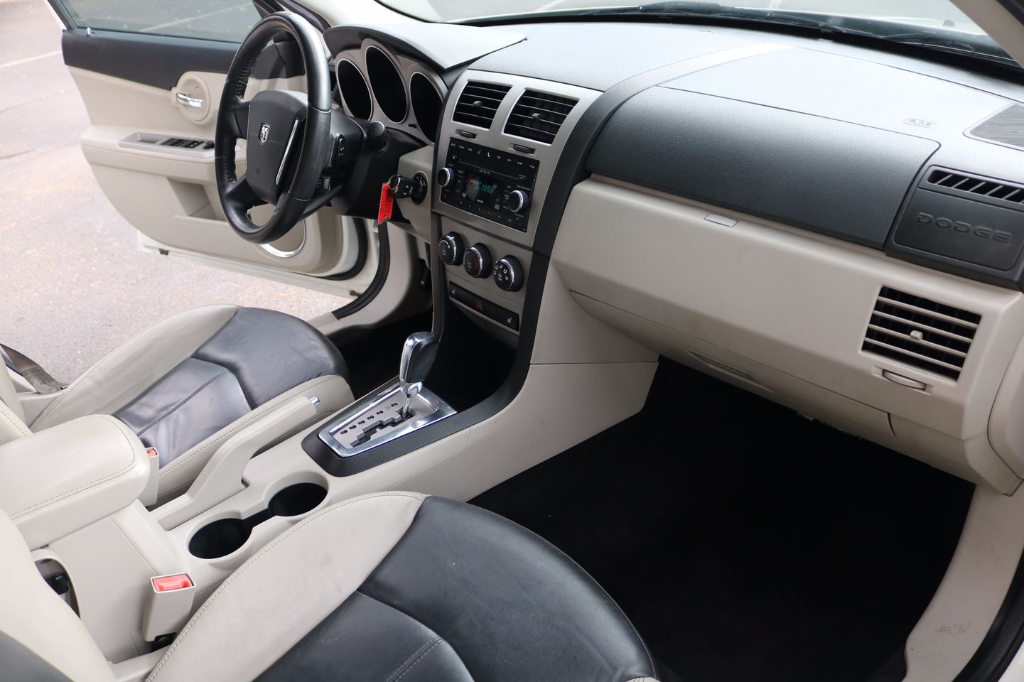2010 Dodge Avenger Interior