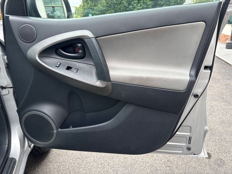 2009 Toyota RAV4 Base photo 14