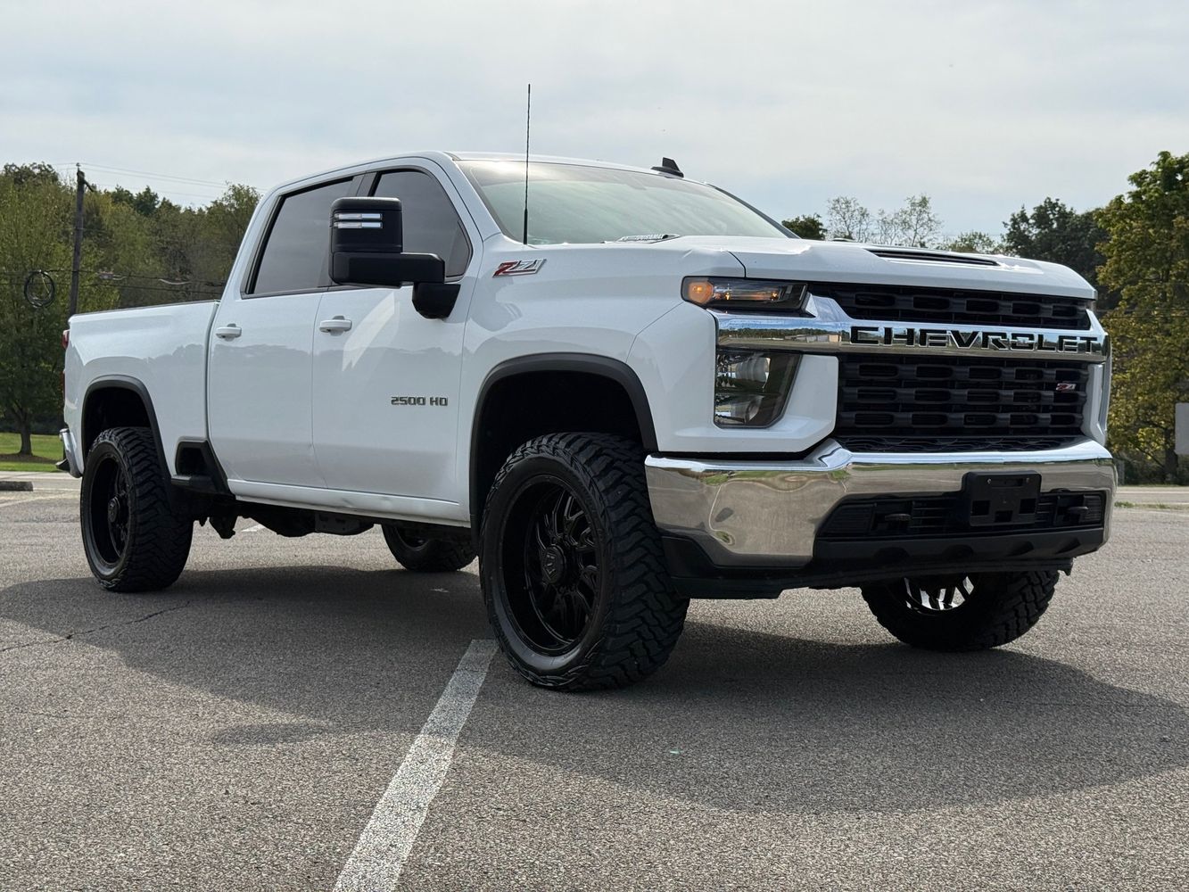 2020 Chevrolet Silverado 2500HD LT photo 3