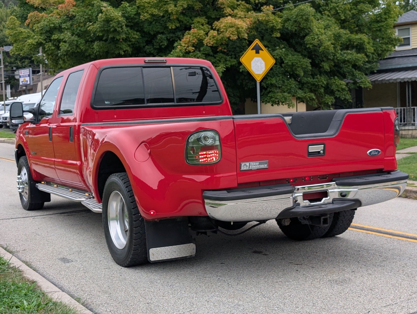 2001 Ford F-550 13