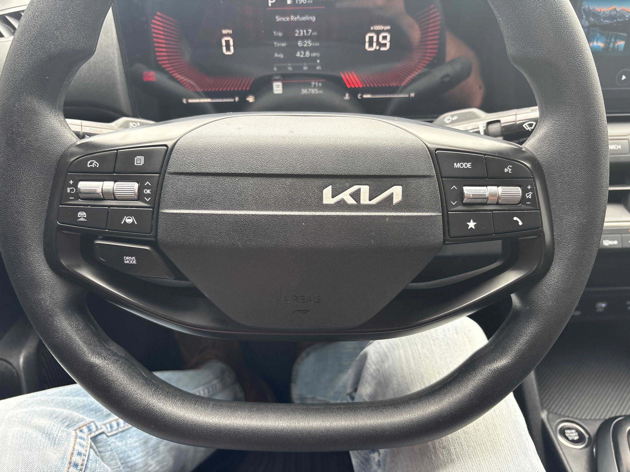 2025 Kia K4 LXS - Photo 11