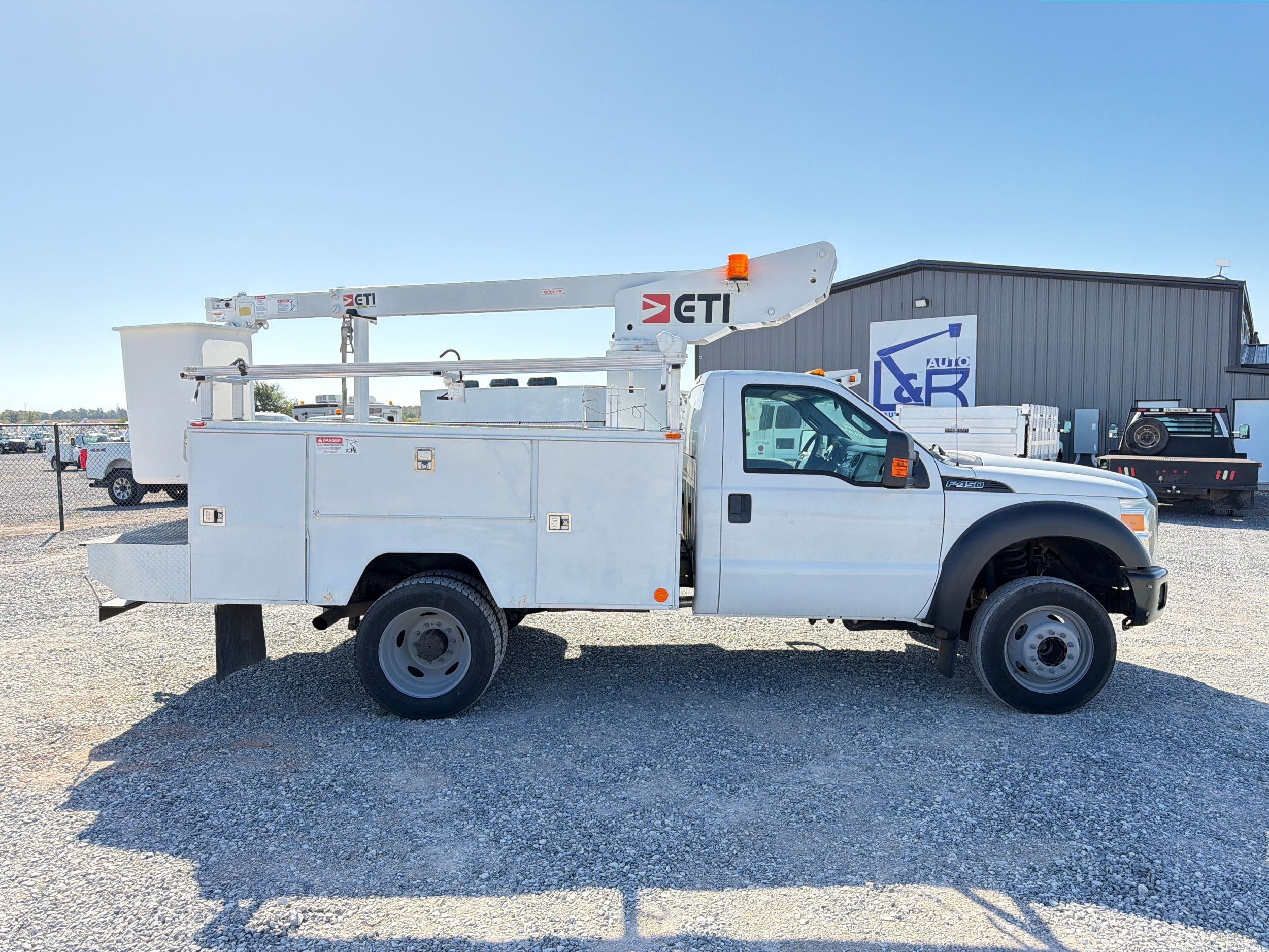 2016 Ford F-450 Super Duty Chassis Cab XL - Photo 11