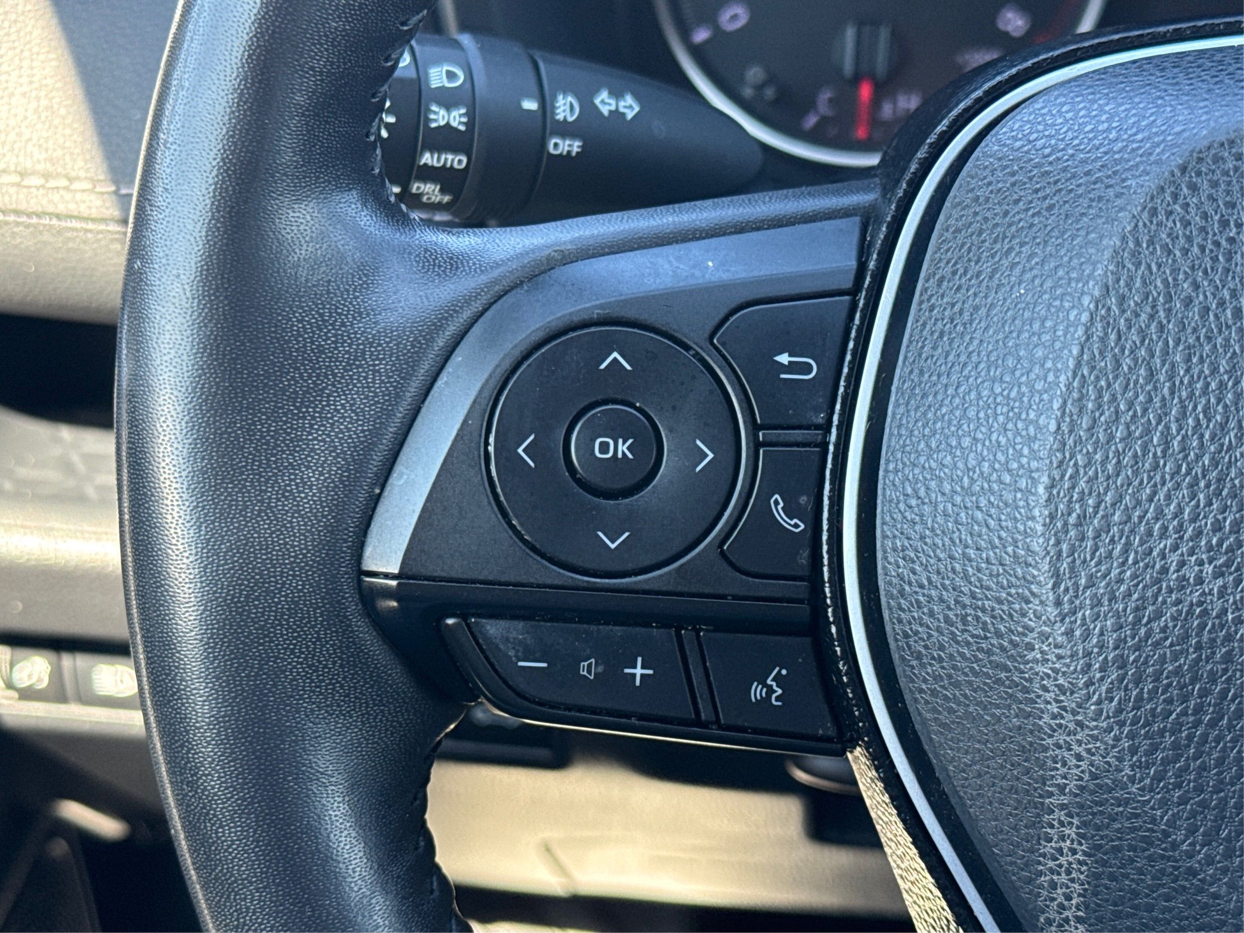 2020 Toyota RAV4 XLE photo 35