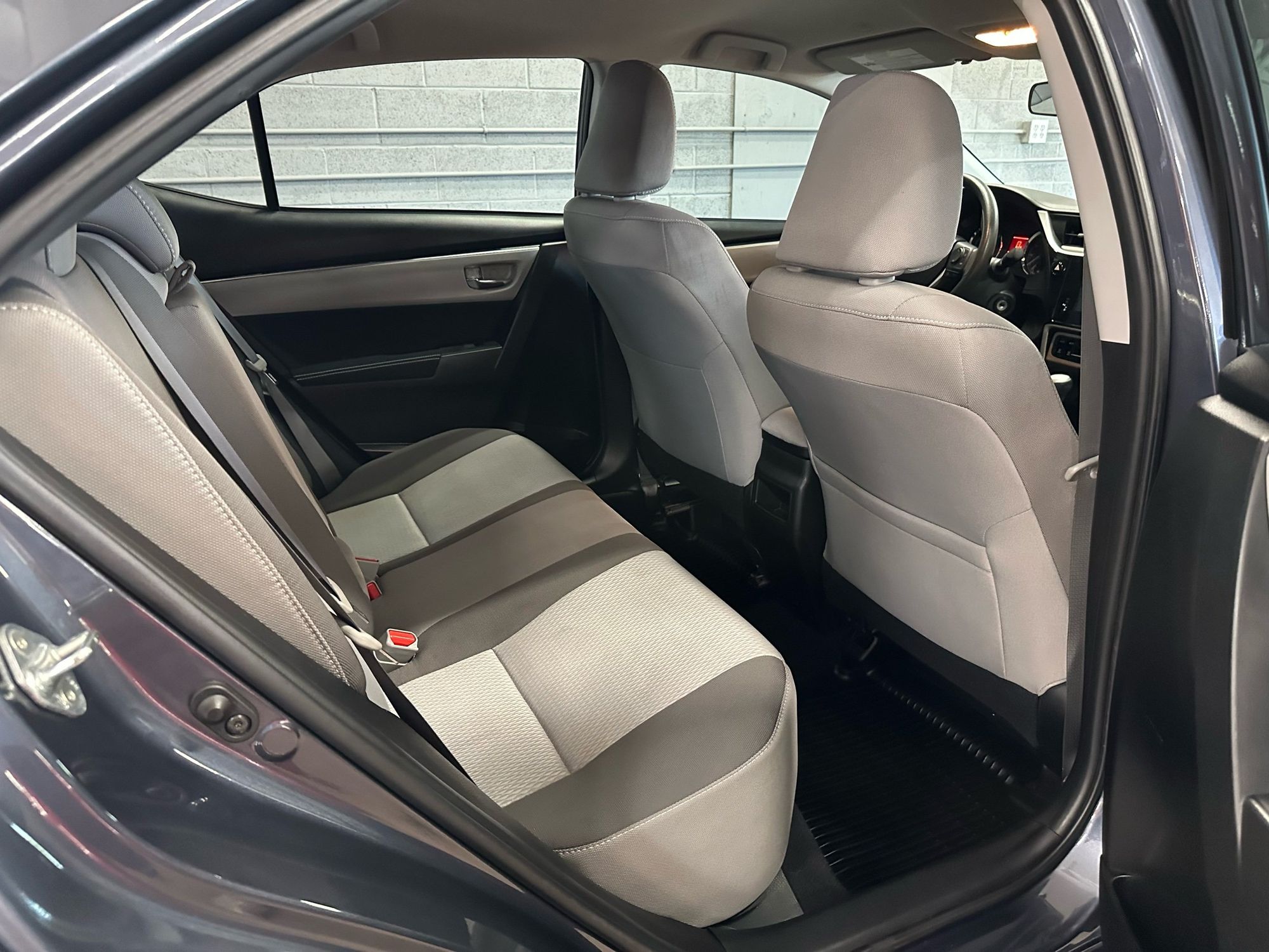 2018 Toyota Corolla LE photo 22