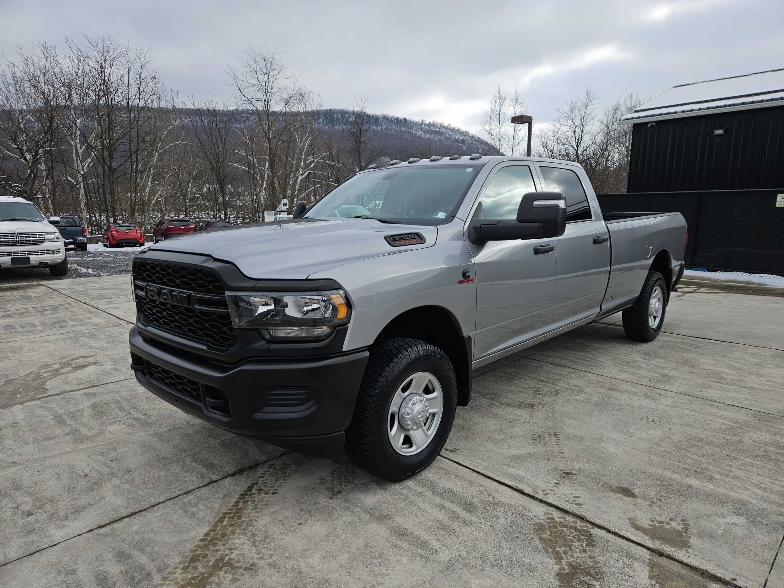 2023 Ram 3500 Tradesman photo 3