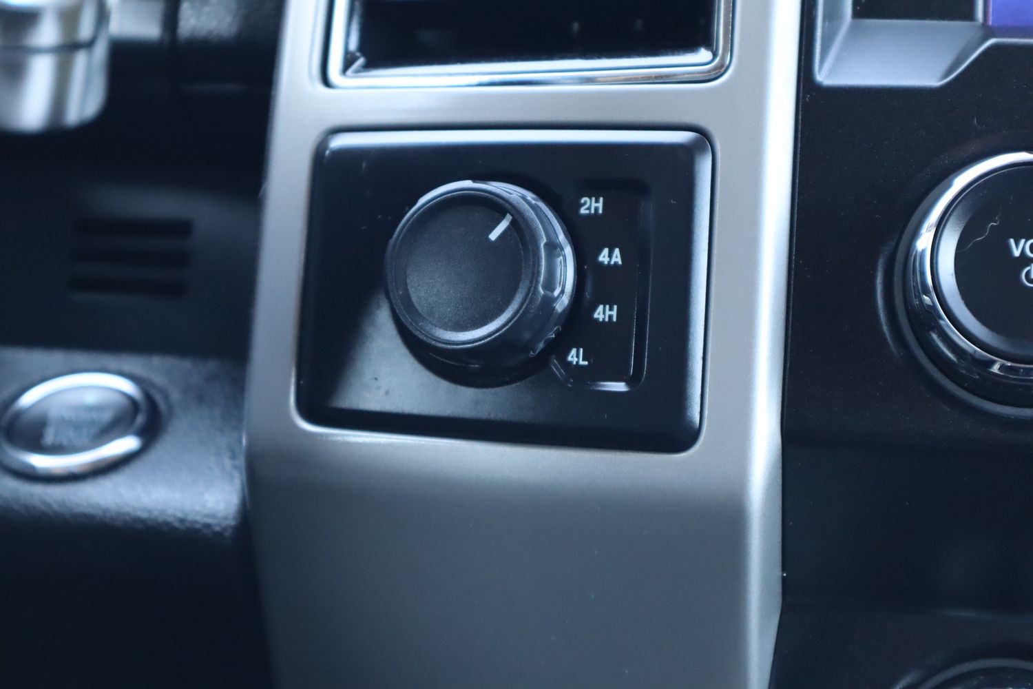 2019 Ford F-150 Lariat photo 32