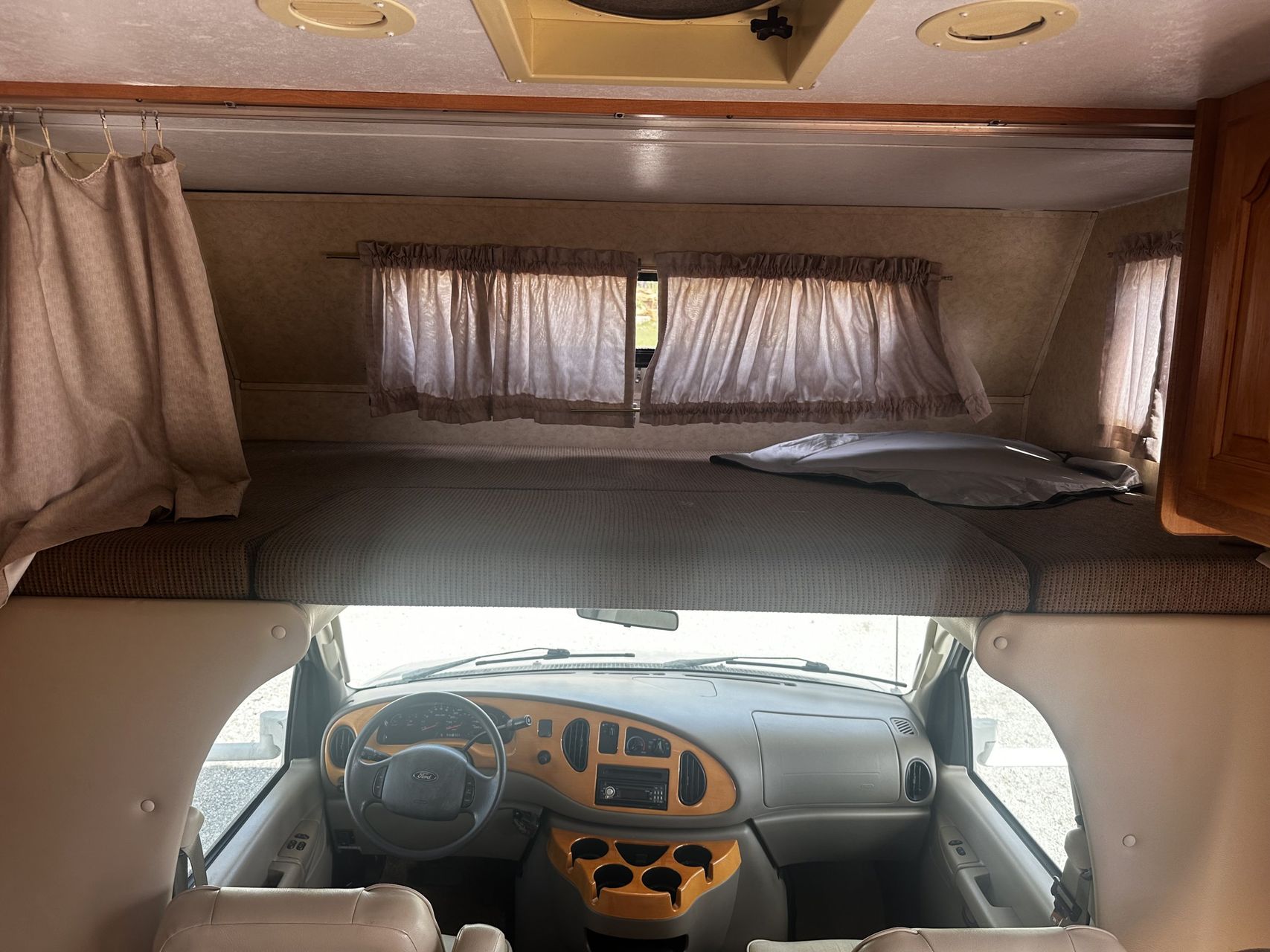 2006 Ford E-450 43