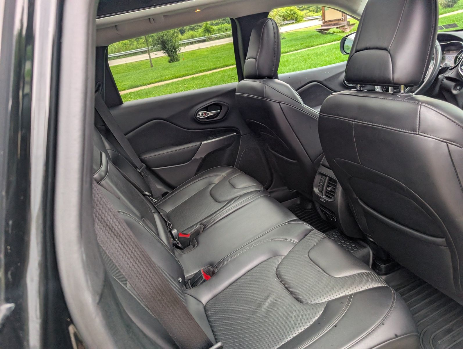 2019 Jeep Cherokee 43