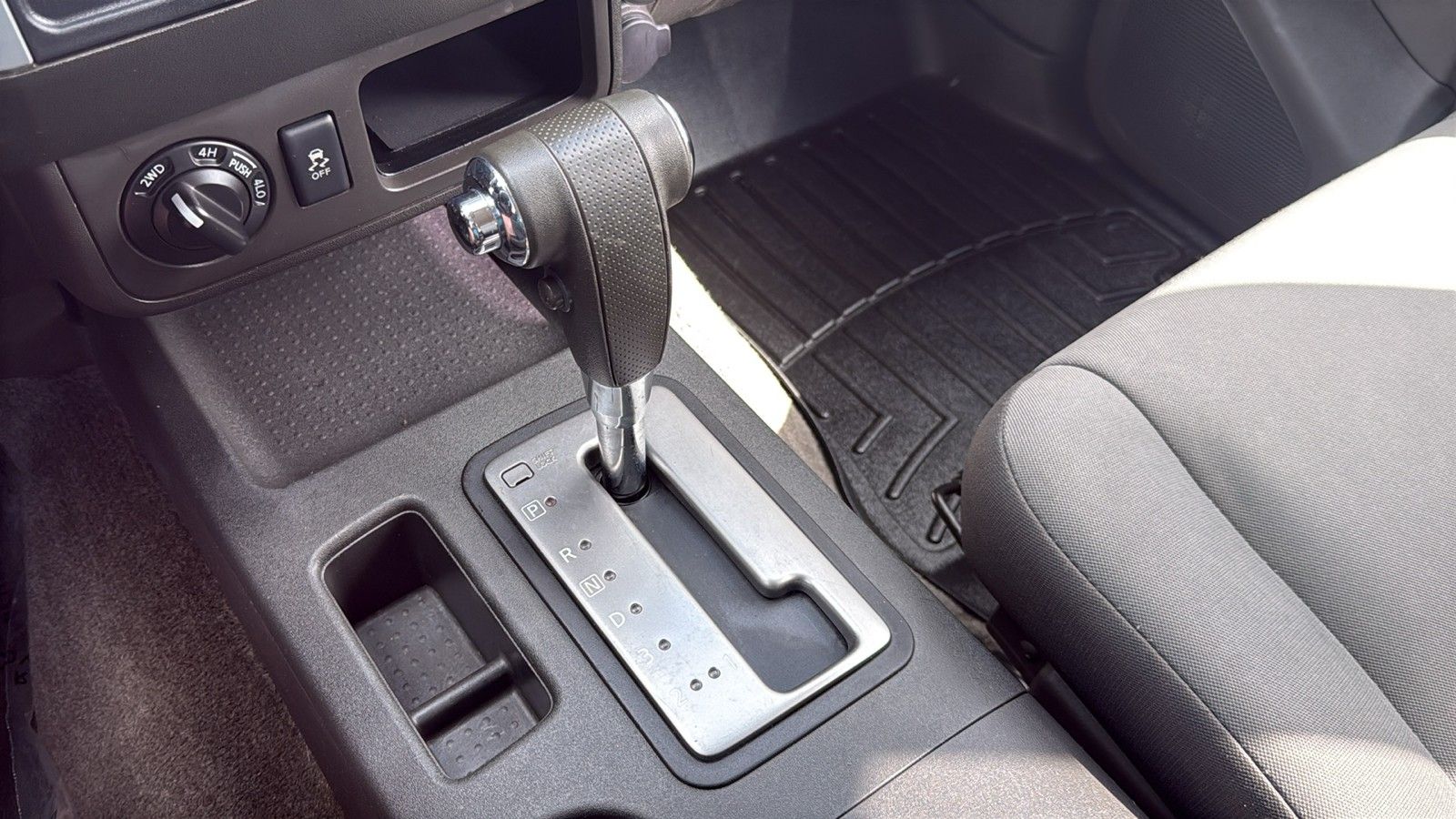 2012 Nissan Xterra S - Photo 26