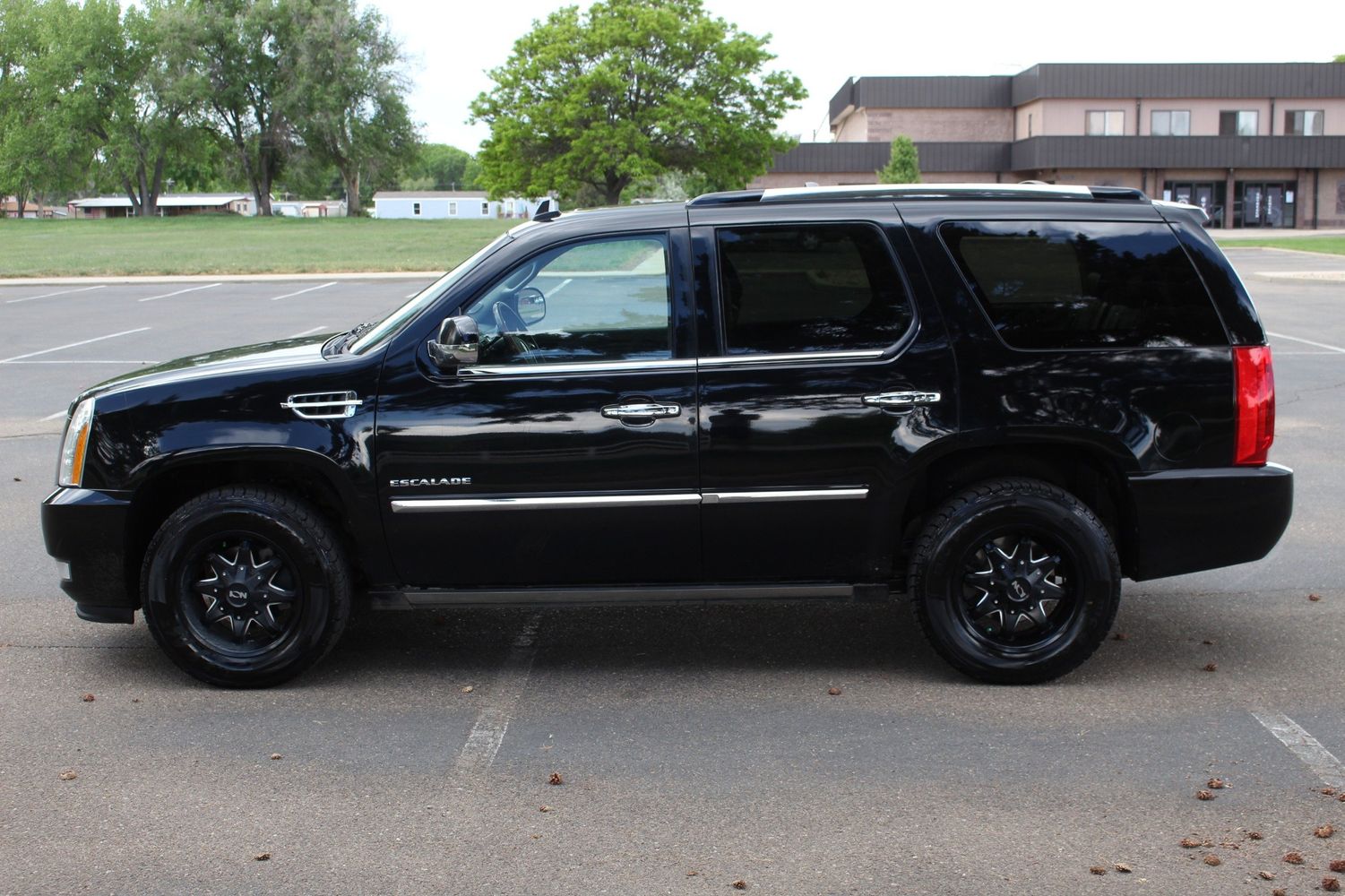 2011 Cadillac Escalade Premium | Victory Motors of Colorado