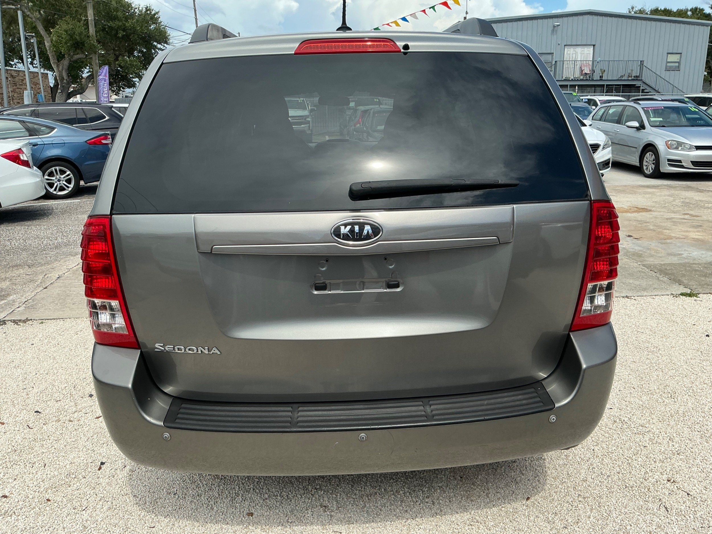 2012 Kia Sedona LX photo 4