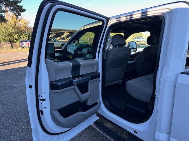 2017 Ford F-350 XLT photo 8