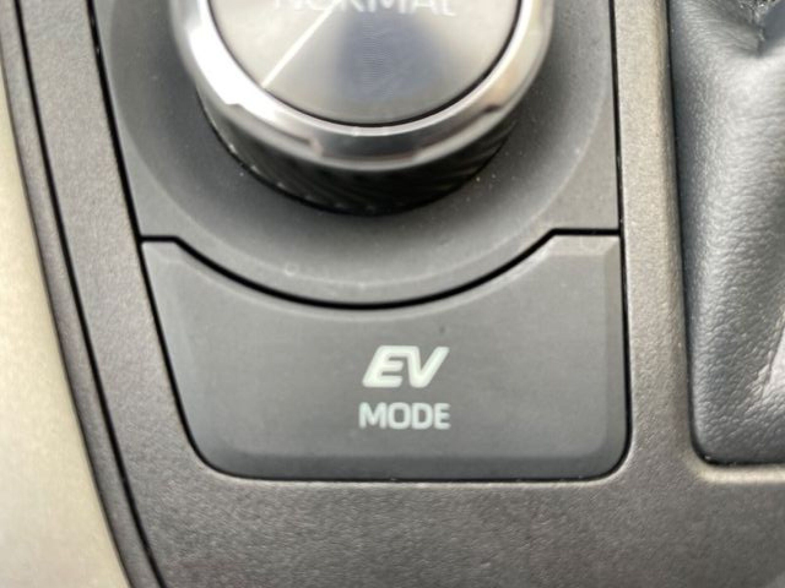 2023 Toyota RAV4 XSE - Photo 37