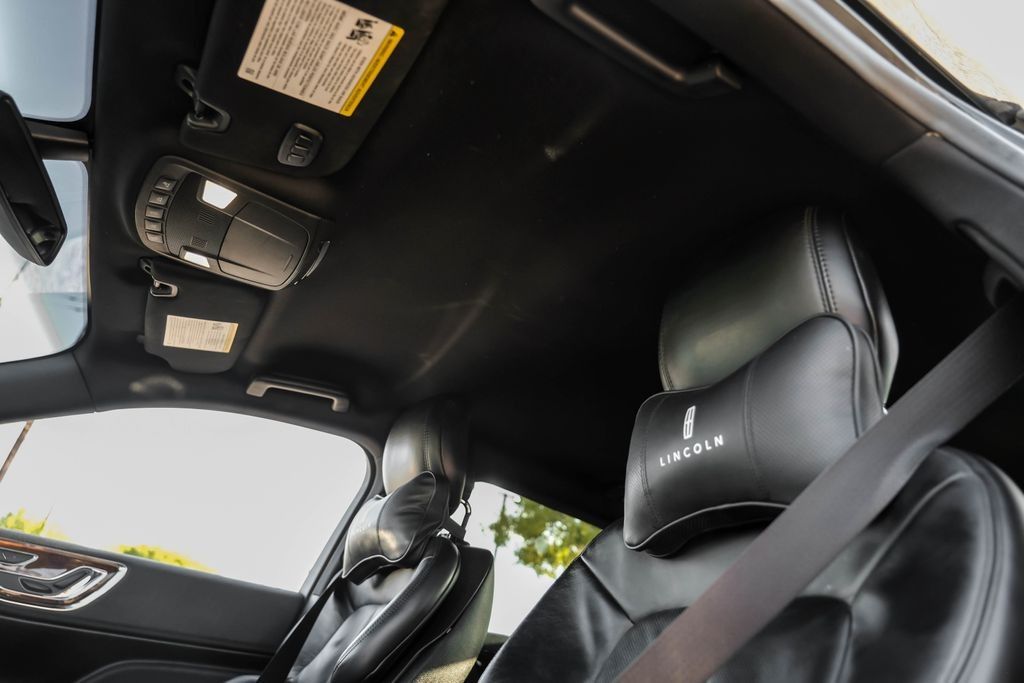 2017 Lincoln Continental Select photo 27