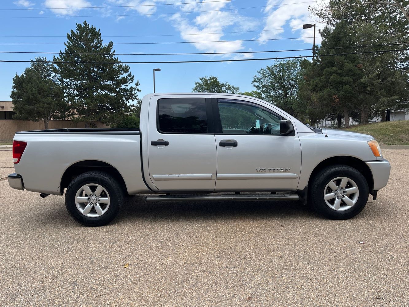 2014 Nissan Titan SV photo 4