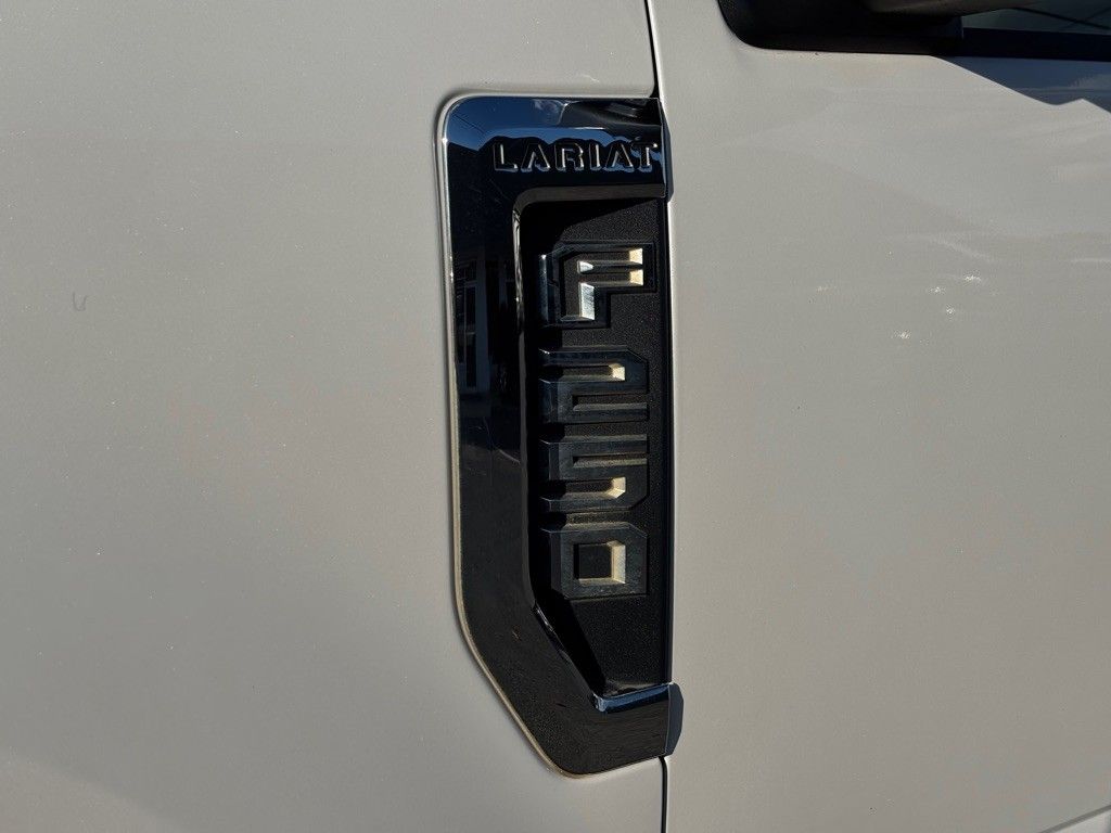 2017 Ford F-250 Lariat photo 8