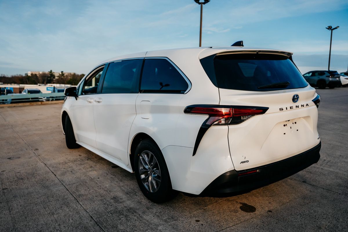 View vehicle photo 6