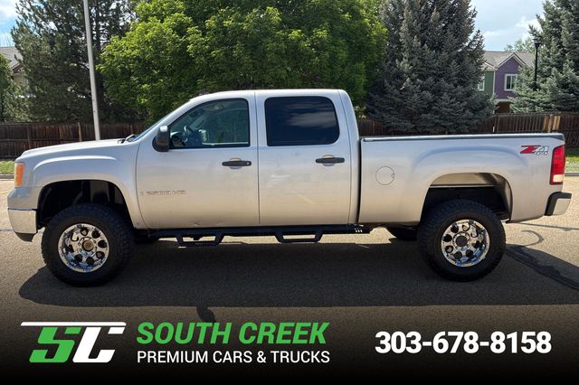 Silver 2007 GMC Sierra 2500HD 4 Dr SLE2 Crew Cab 4WD Pickup Truck Four-Wheel Drive 6-Speed Automatic