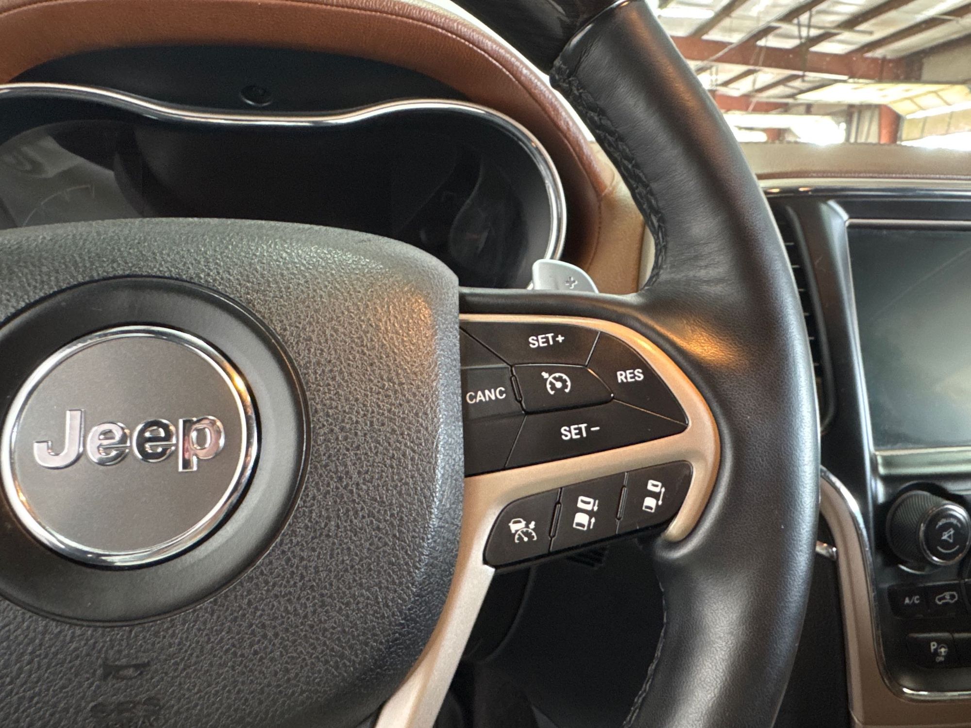 2017 Jeep Grand Cherokee Summit photo 13