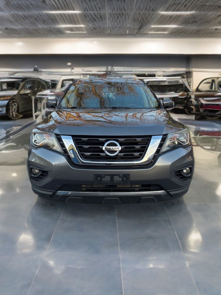 2017 Nissan Pathfinder SV's photo