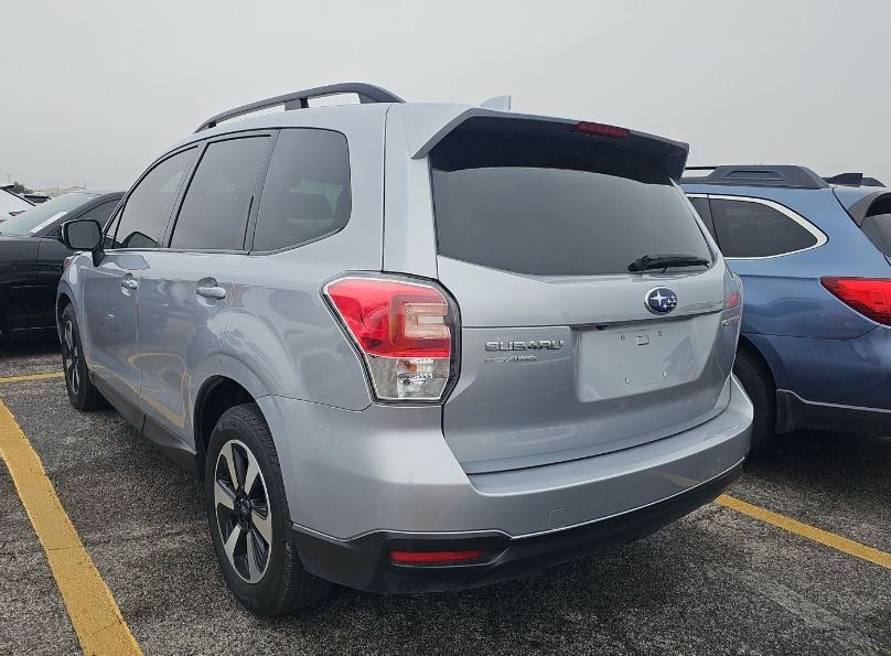 2018 Subaru Forester Premium photo 6