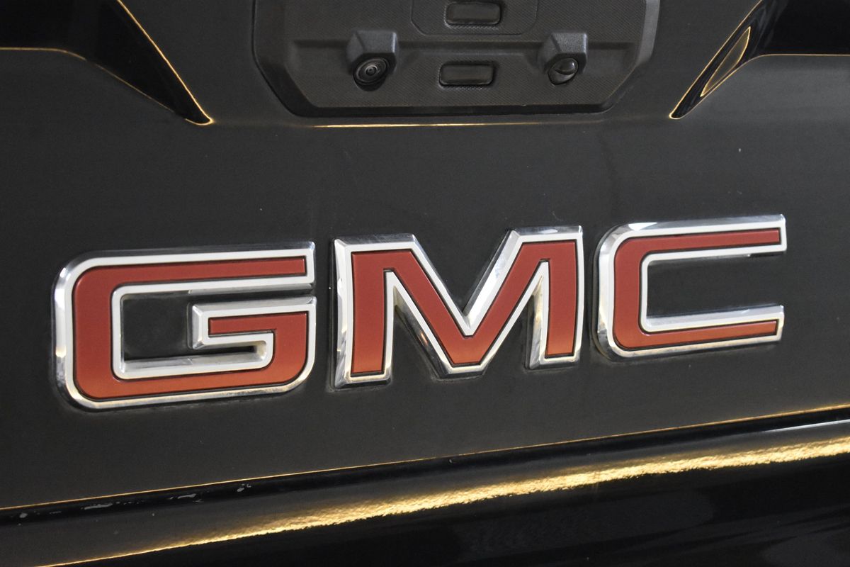 2024 GMC Sierra 1500 4WD Crew Cab Short Box SLT