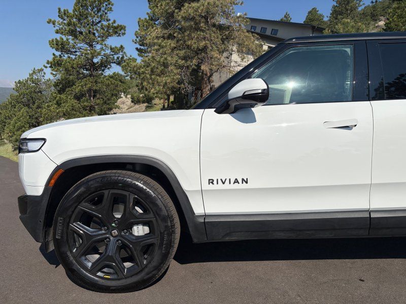 2025 Rivian R1S Adventure - Photo 8