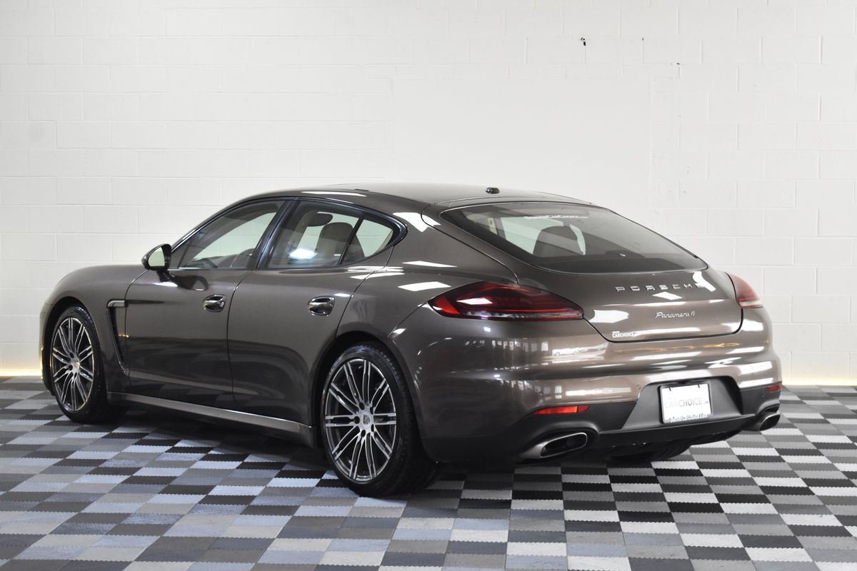 2015 Porsche Panamera 4