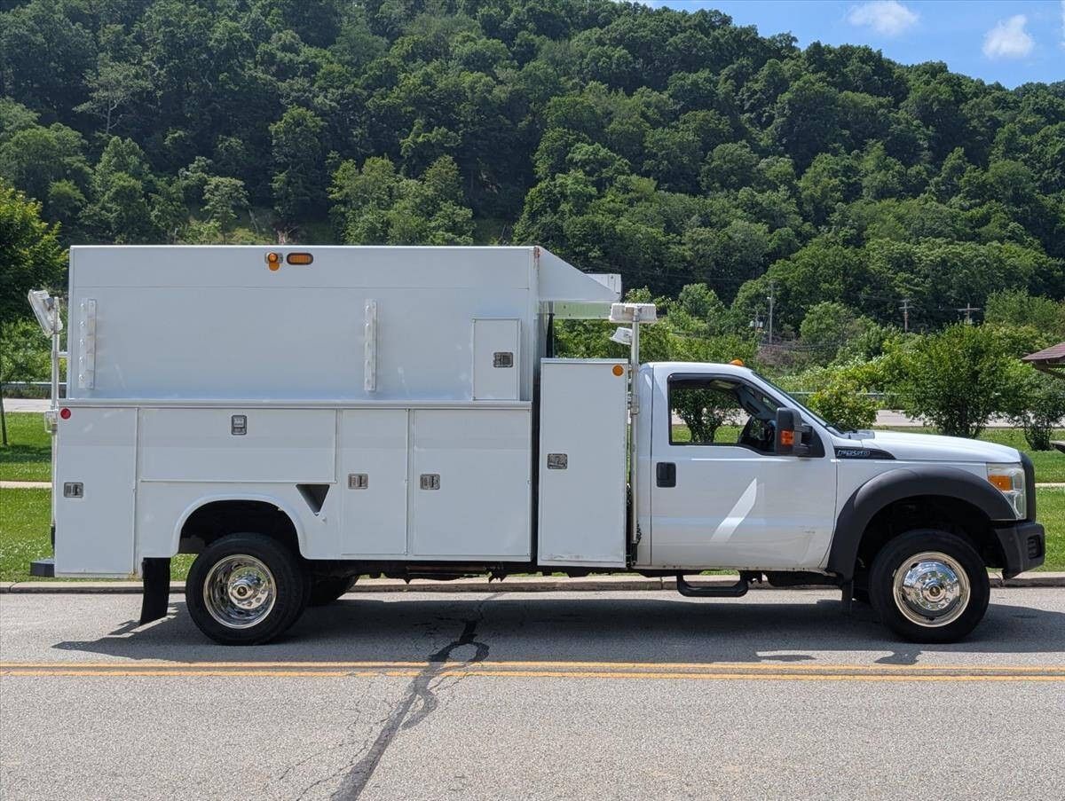 2011 Ford F-550 Super Duty 5
