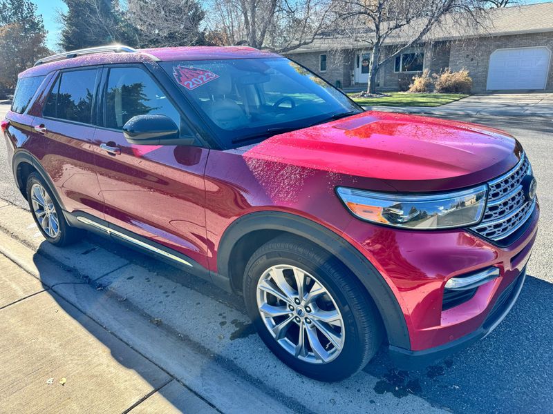 2023 Ford Explorer Limited's photo