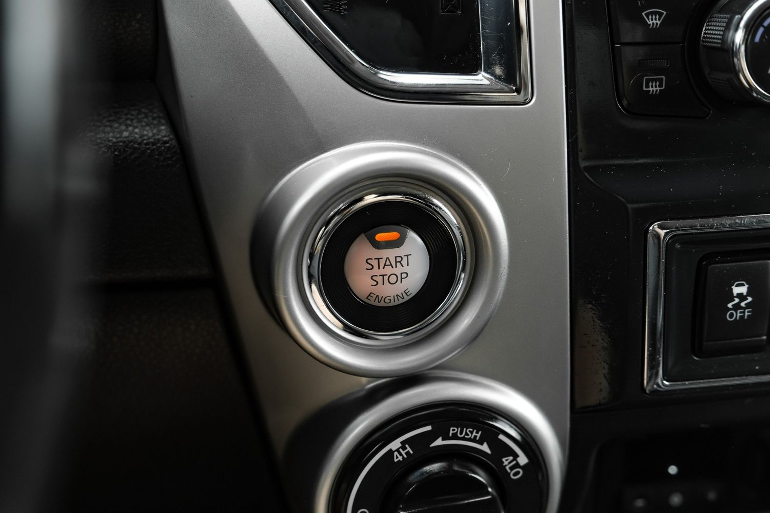 2017 Nissan Titan SL photo 23