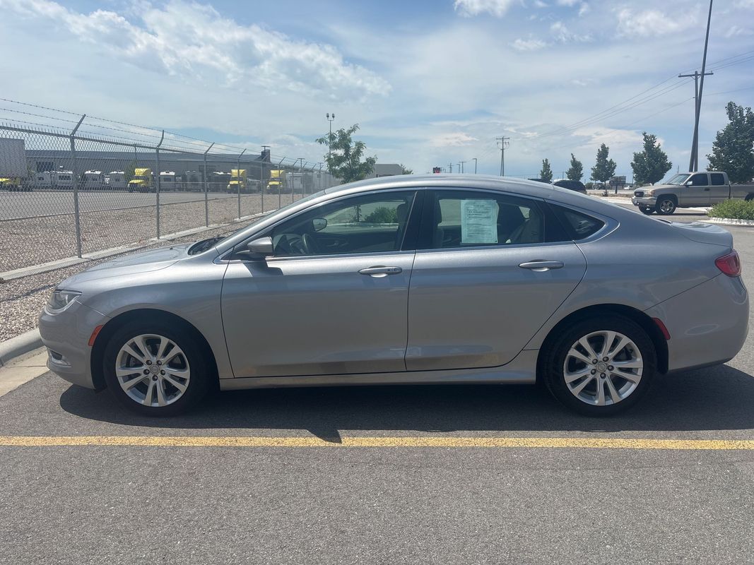 2016 Chrysler 200 Limited's photo