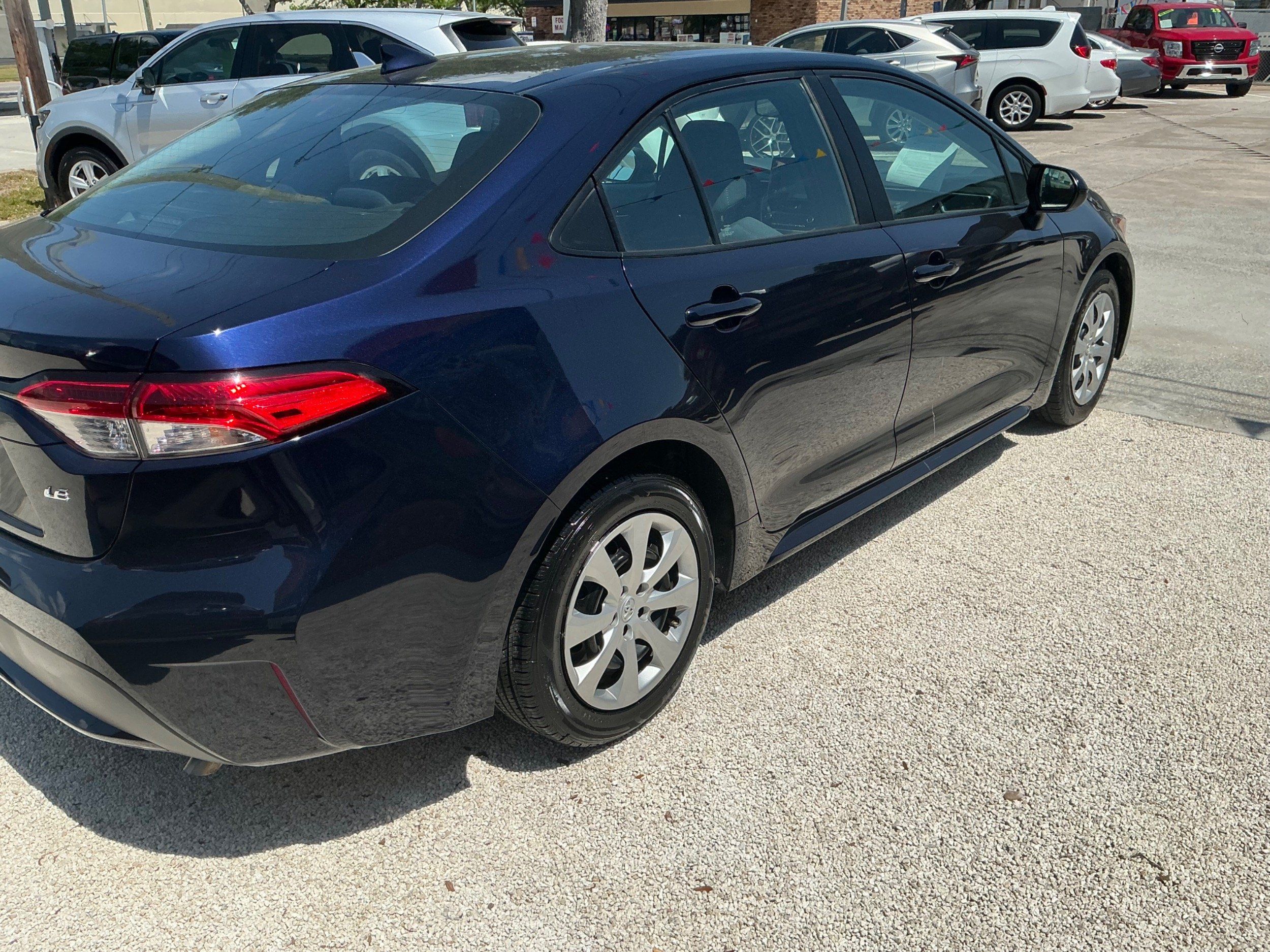 2021 Toyota Corolla LE photo 3
