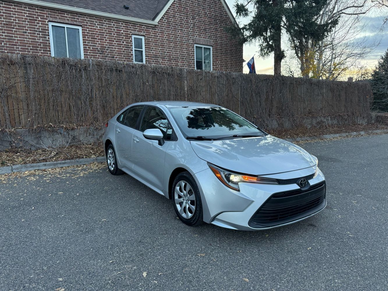 2023 Toyota Corolla LE photo 4