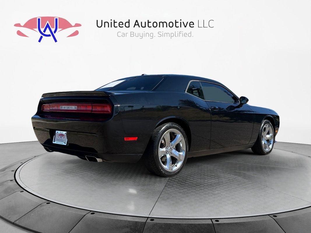 View vehicle photo 7