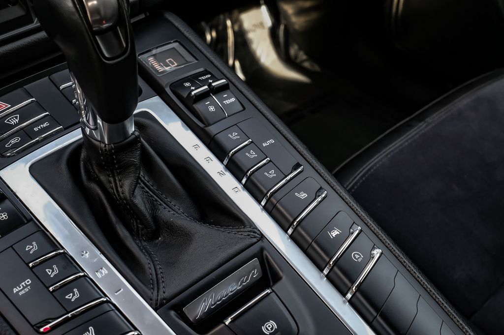 2021 Porsche Macan S - Photo 26