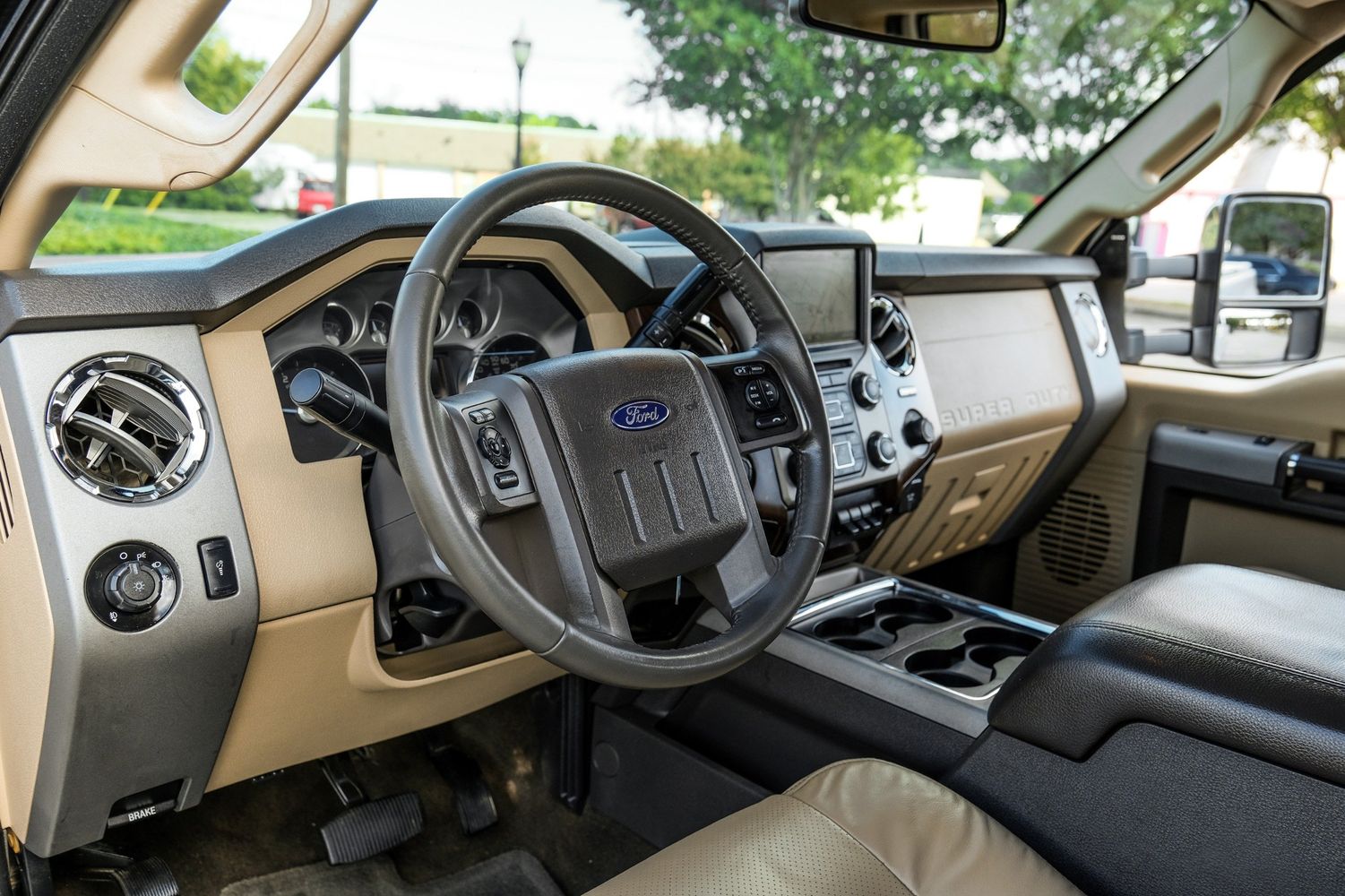 2013 Ford F-250 Platinum photo 2