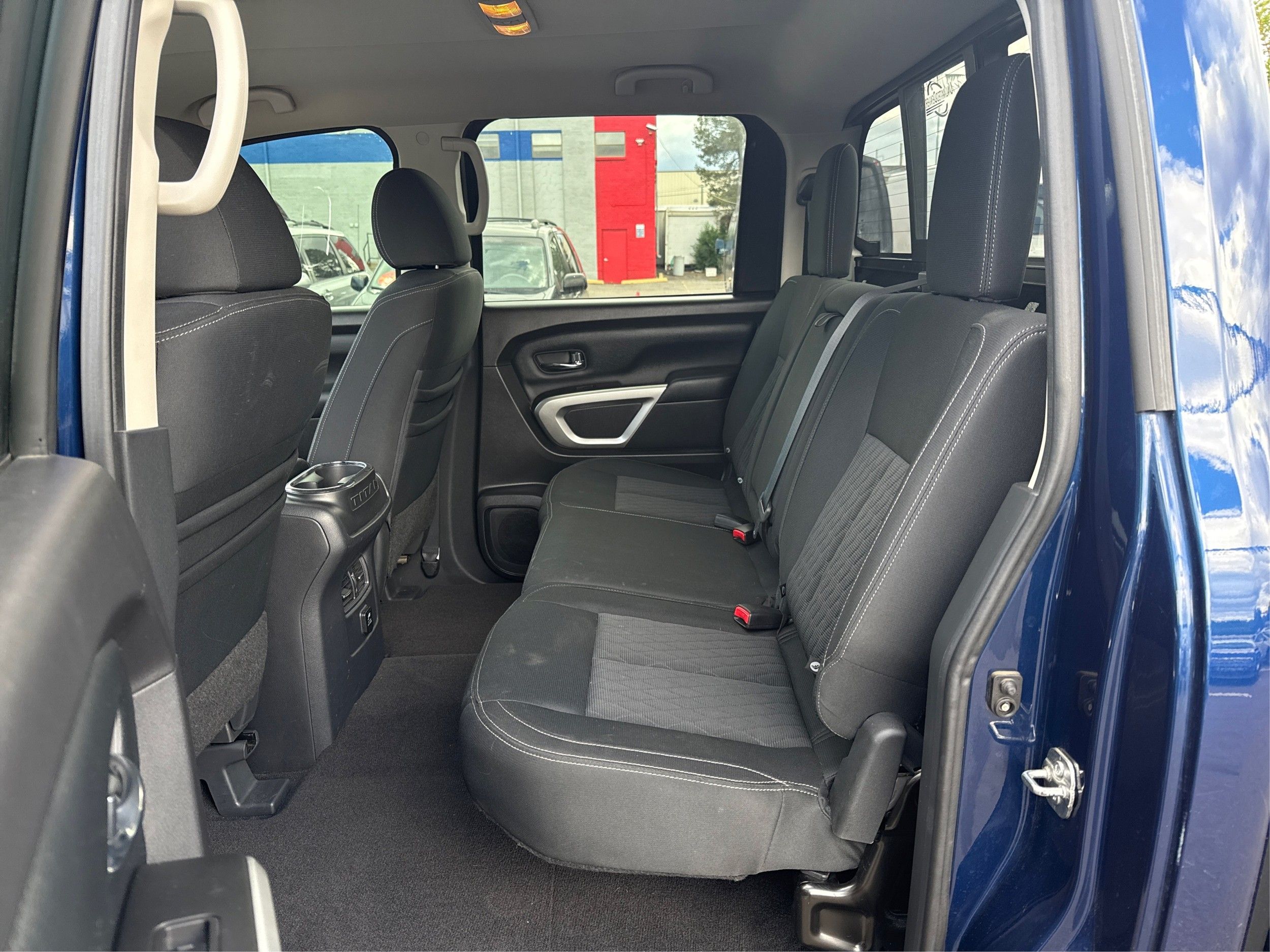 2018 Nissan Titan SV photo 11