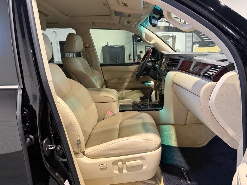 2011 Lexus LX 570 Base, photo 21