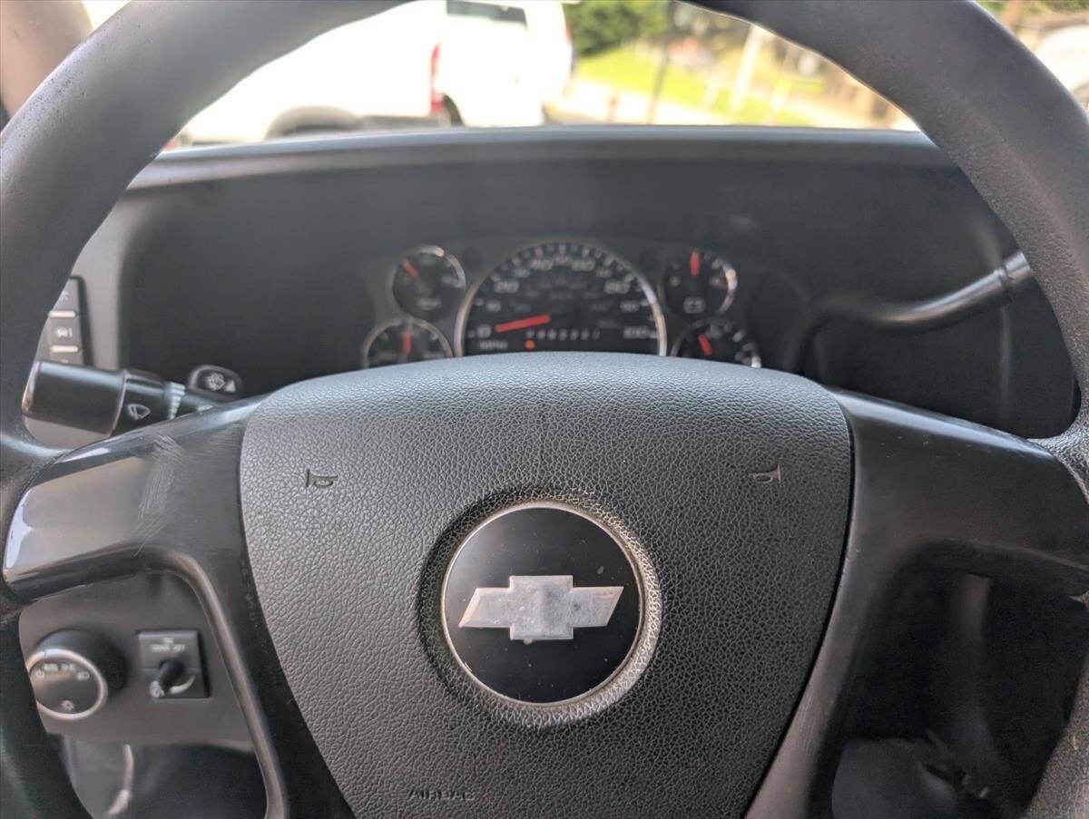 2008 Chevrolet Express Cutaway 76
